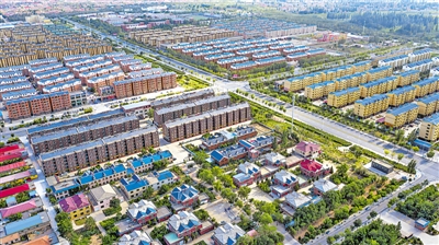 <p>　　吴忠市红寺堡区正以更大的决心、更高的标准推进全国易地搬迁移民致富提升示范区建设。</p>